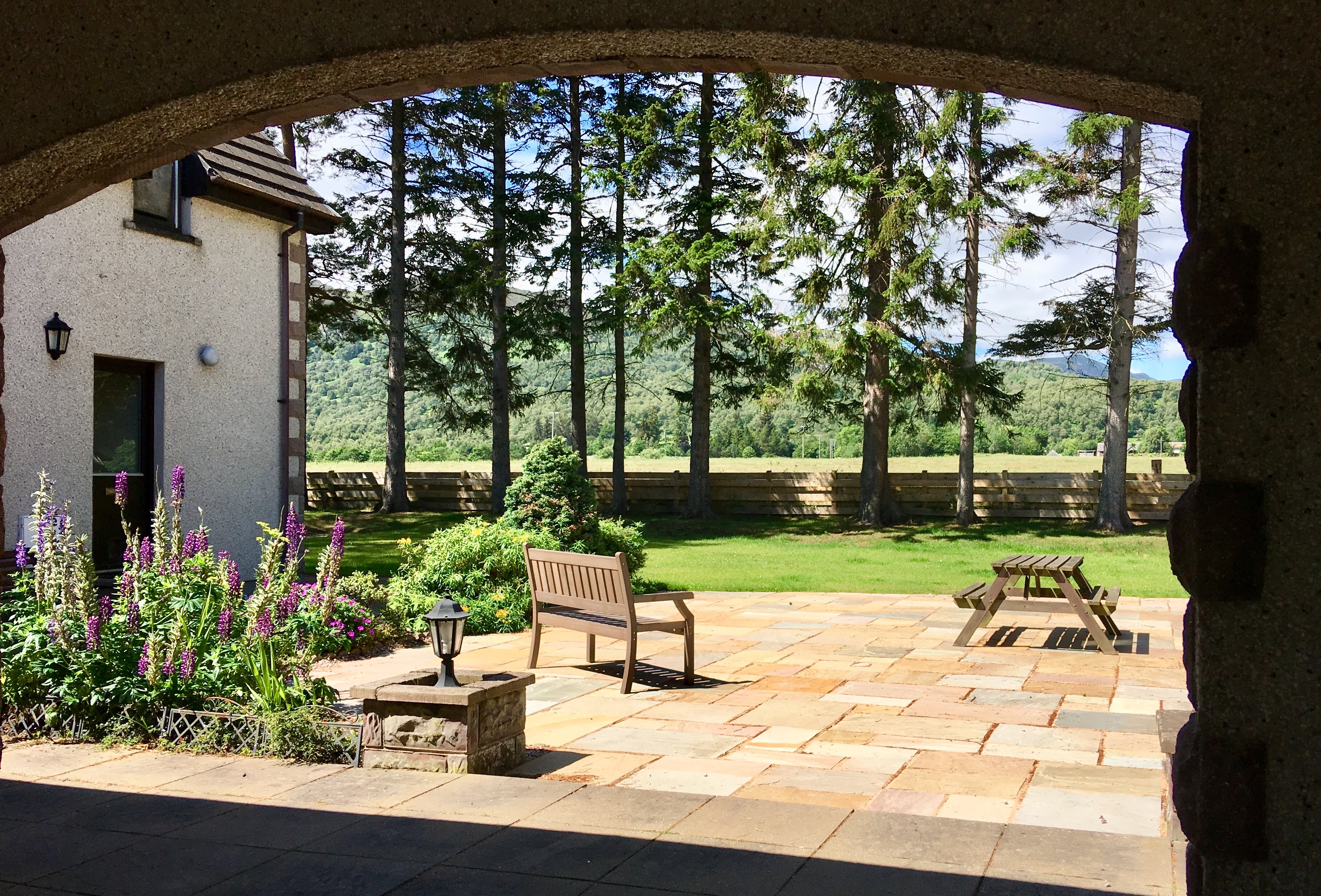 Steading 5 Courtyard picnic area